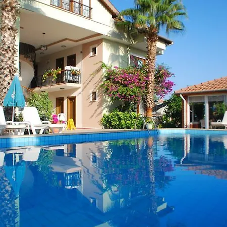 Crescent Hasirci ホテル 4*