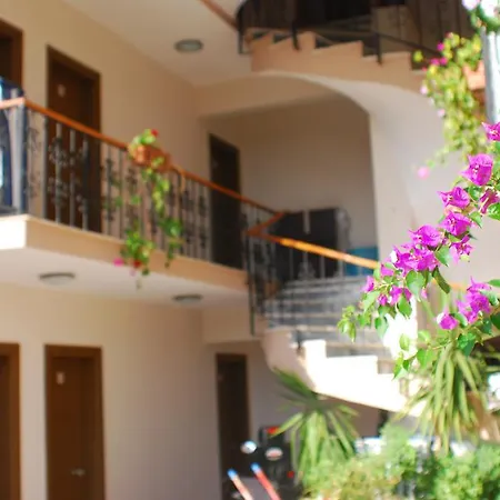 Hotel Crescent Hasirci 4*